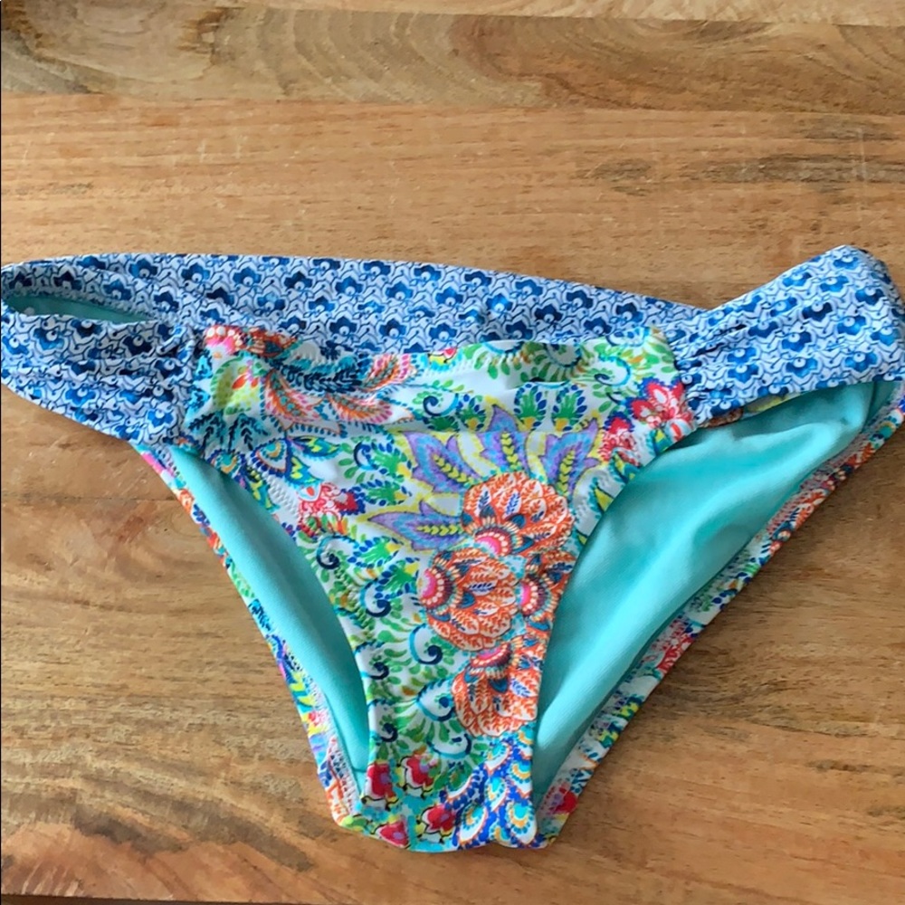 Colorful bikini - Picture 4 of 7